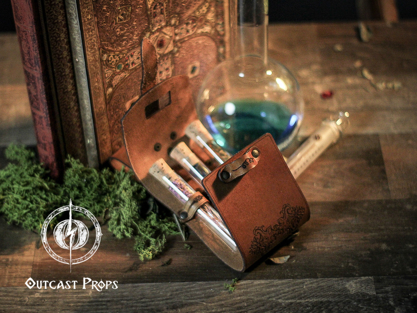 Leather Vial Case for 3 plastic vials. Adventurers, steampunk, alchemist, healers, cosplay or just to keep spices