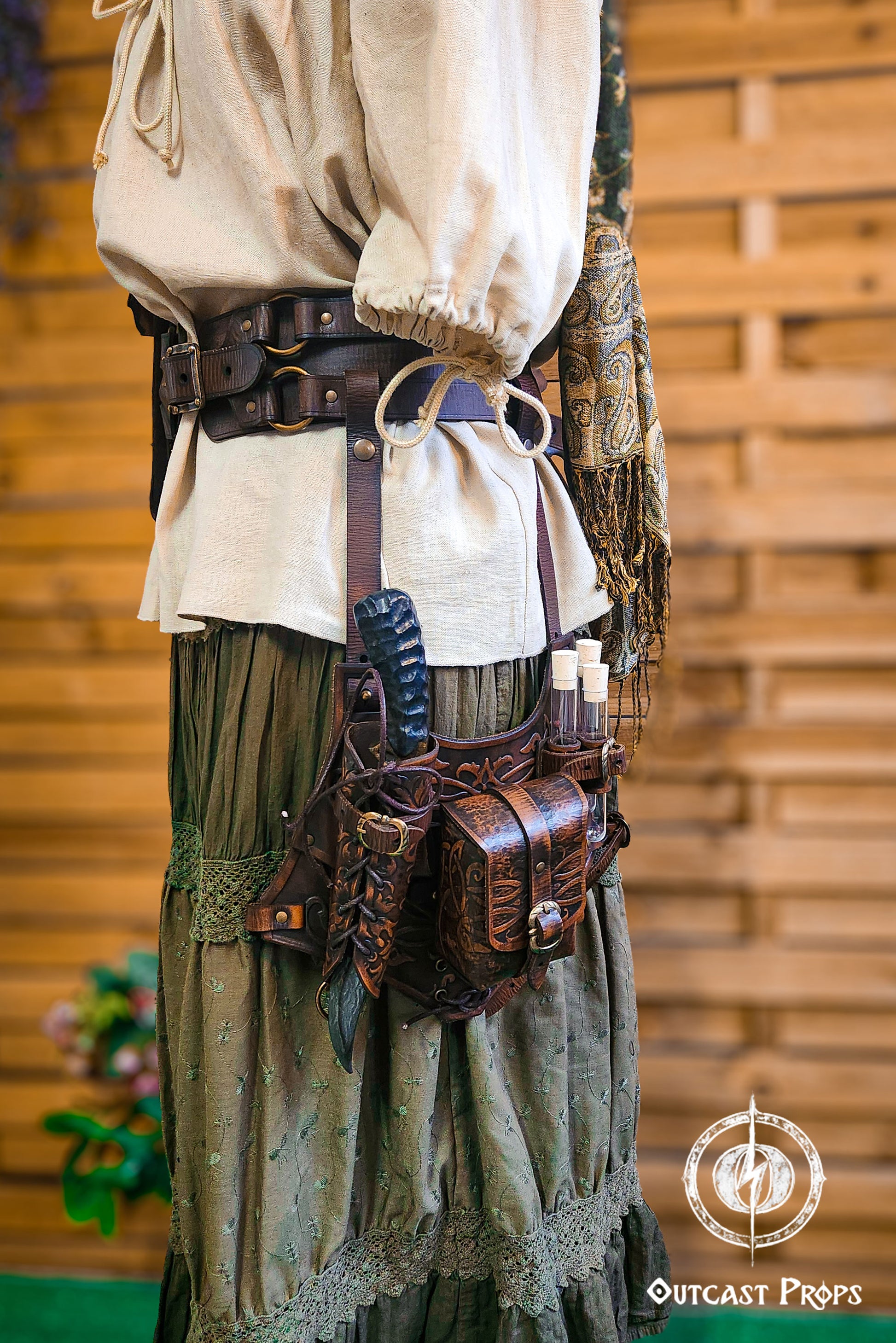 Adventurer thigh holder, leather leg harness | Modular LARP holster | Medieval belt pouch, potion holder, scroll case | Ren Faire accessory