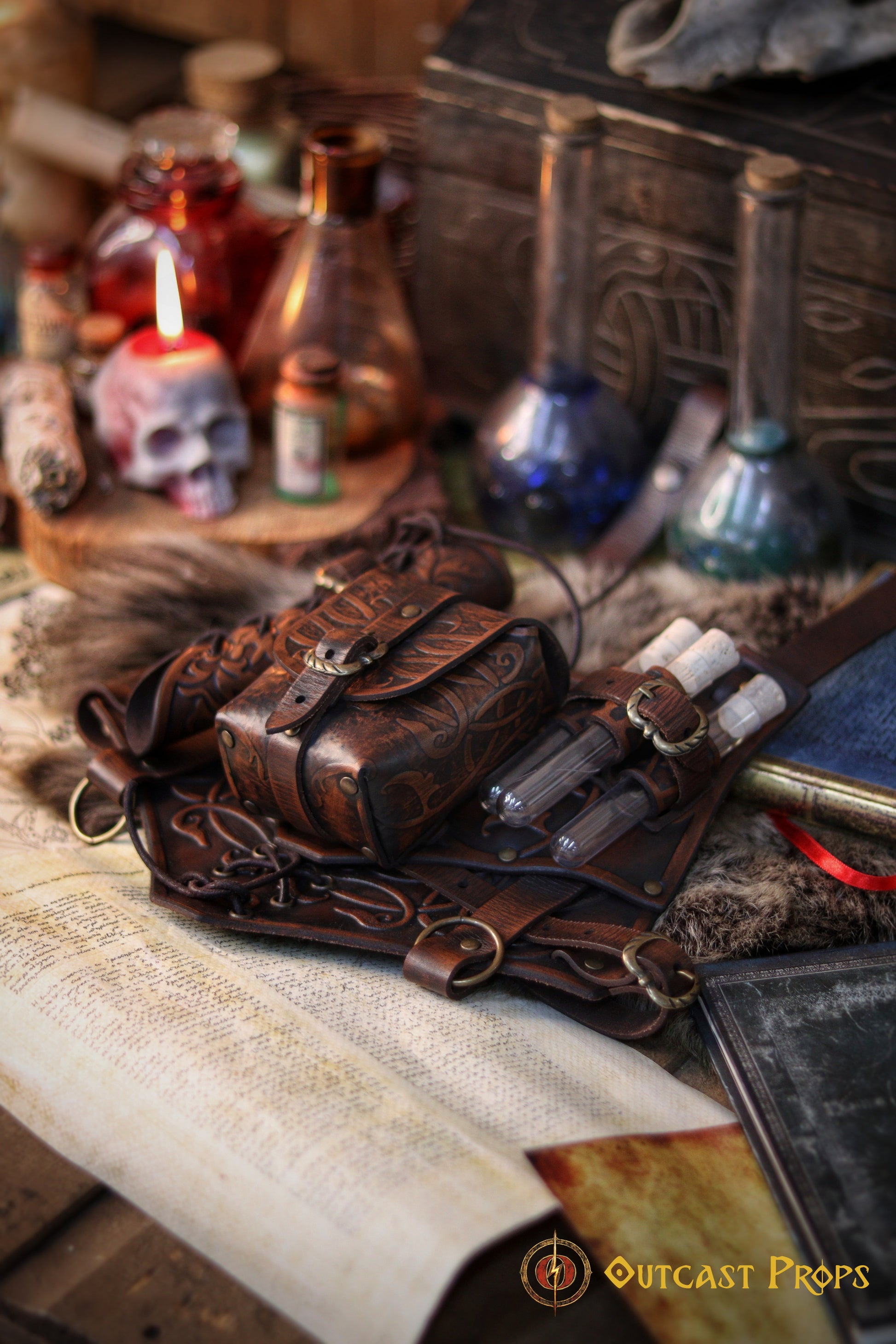 Adventurer thigh holder, leather leg harness | Modular LARP holster | Medieval belt pouch, potion holder, scroll case | Ren Faire accessory