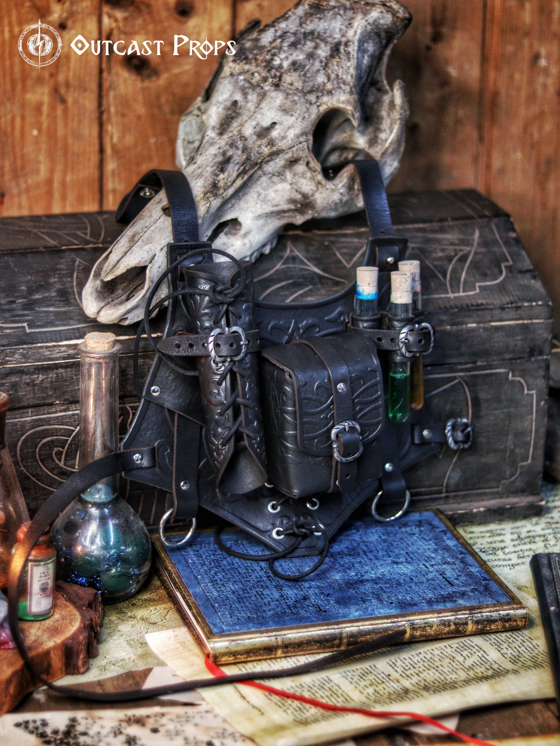 Adventurer thigh holder, leather leg harness | Modular LARP holster | Medieval belt pouch, potion holder, scroll case | Ren Faire accessory