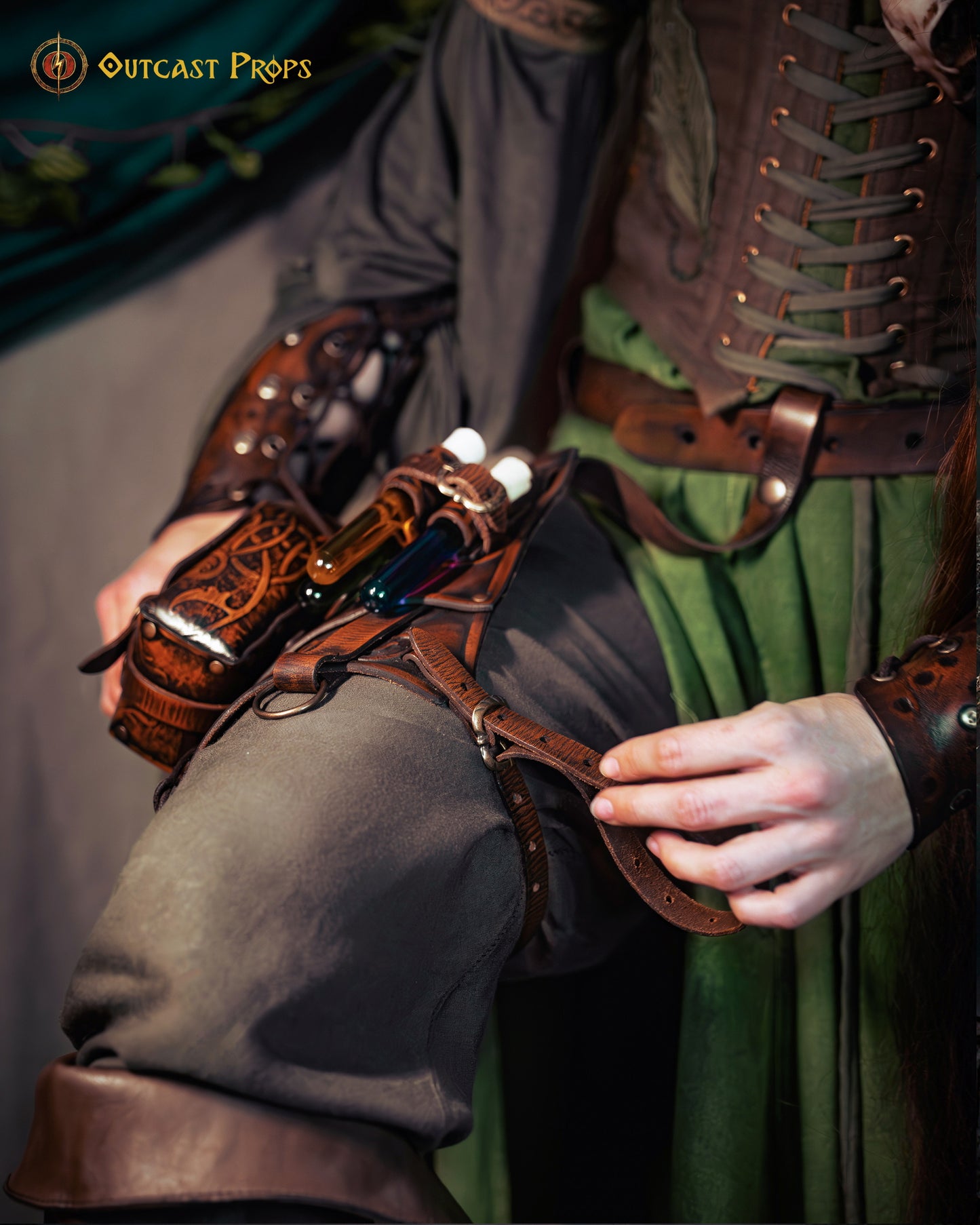 Adventurer thigh holder, leather leg harness | Modular LARP holster | Medieval belt pouch, potion holder, scroll case | Ren Faire accessory