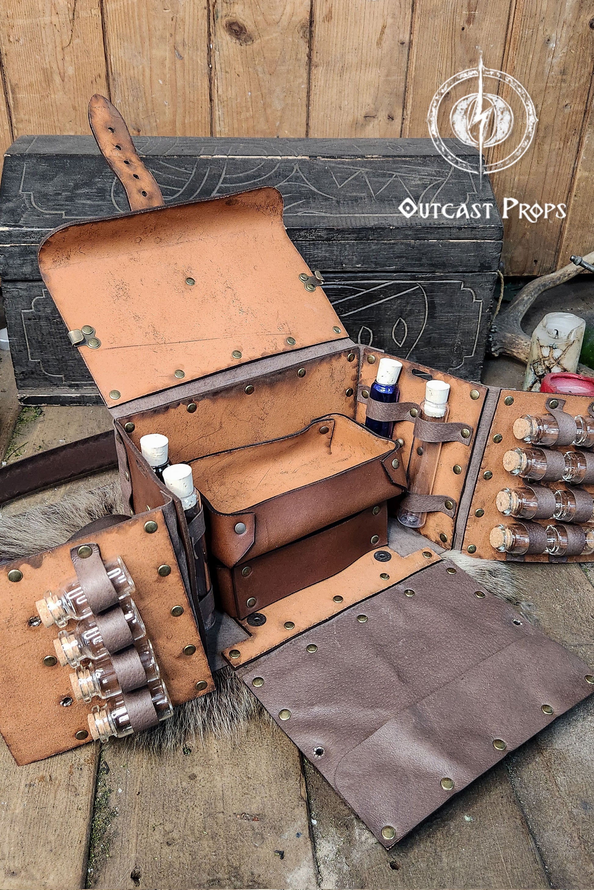 Alchemist leather larp Bag Potion Set for steampunk, alchemist costume, mage, witch, chef, healer or assassin cosplay. Natural Leather Bag