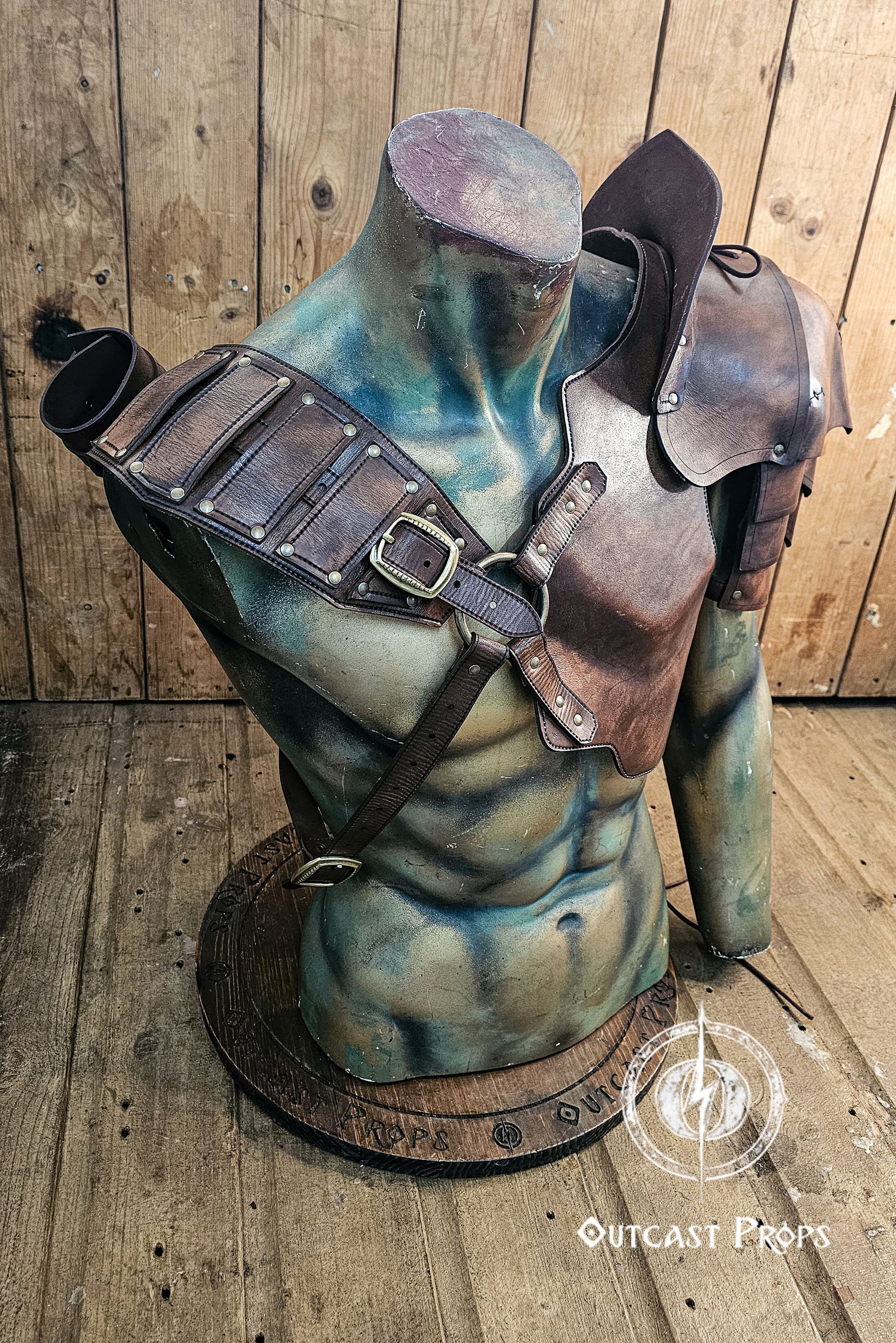 Full-body front view of the barbarian shoulder armor set with all accessories: double pauldrons, crossed harness, fur mantle, and sword sheath. The layered brown leather is heavily weathered and textured, perfect for immersive larp costumes. The model wears it over a dark tunic, portraying a fantasy warrior. SEO: larp armor, barbarian leather armor, viking cosplay, shoulder armor set.