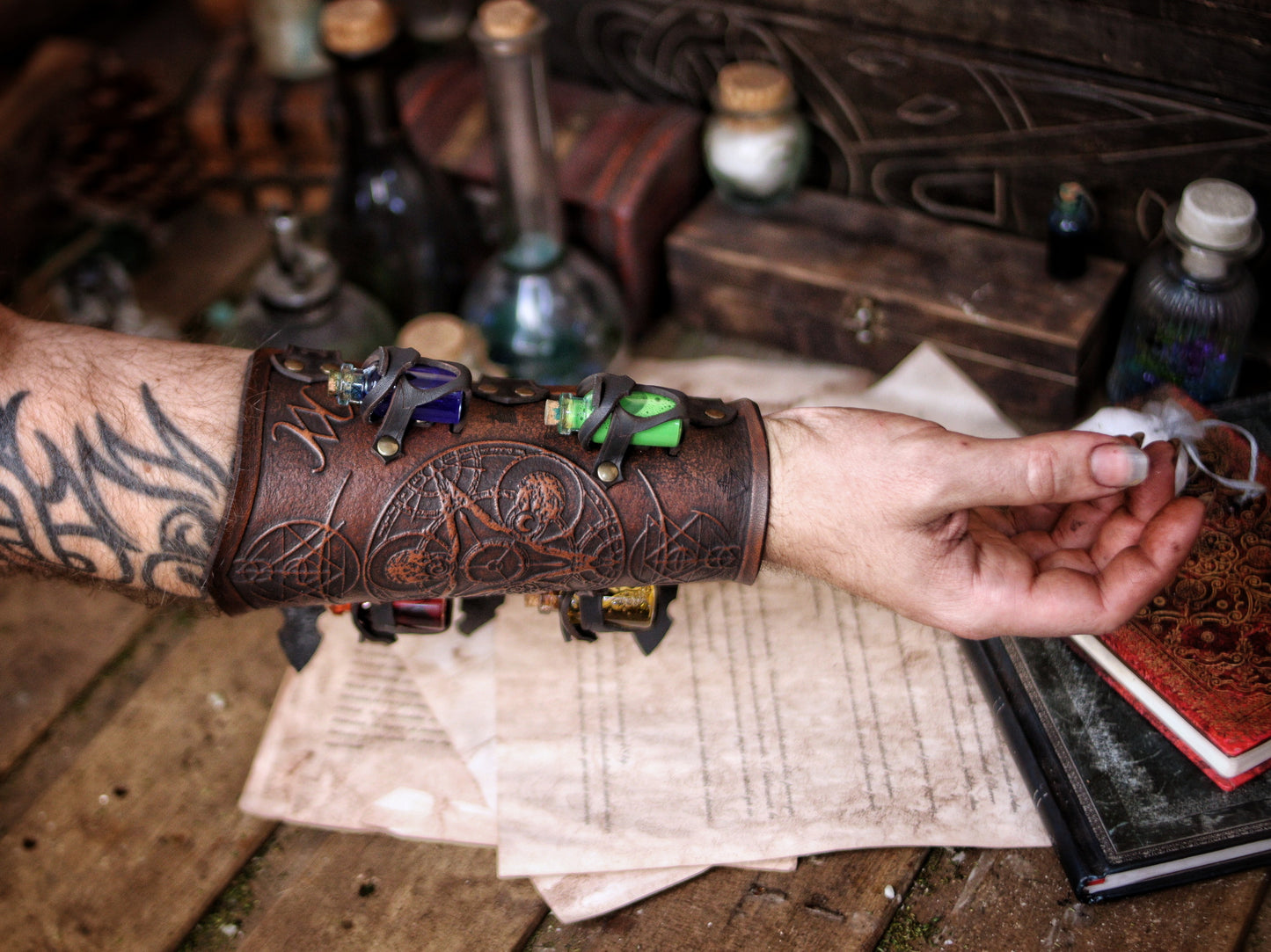 Alchemist bracer with Magic Triangle