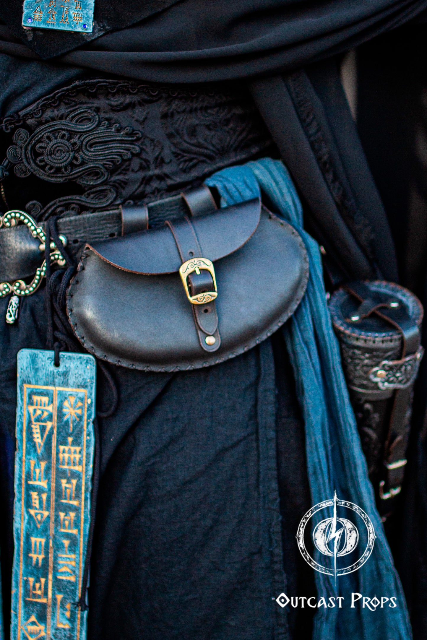 Handmade Leather Belt Bag with pear shape - Versatile, Practical, and Unique medieval purse leather hip bag for LARP and Cosplay
