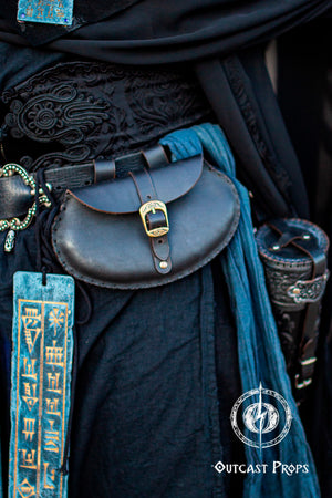 Handmade Leather Belt Bag with pear shape - Versatile, Practical, and Unique medieval purse leather hip bag for LARP and Cosplay