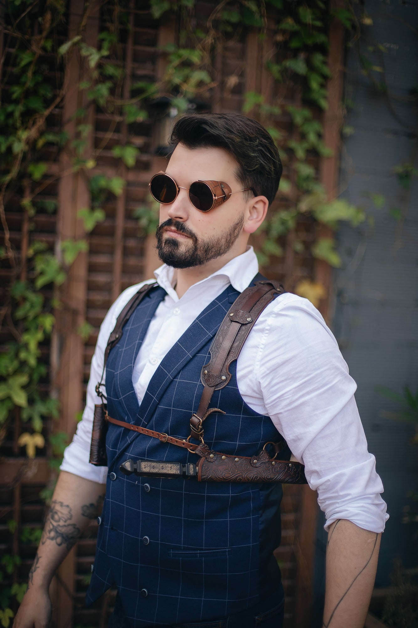 Ornated Magic Wand shoulder Holster full-grain leather with potions for wizards and witches. Dark Academy style. MACUSA Cosplay and LARP
