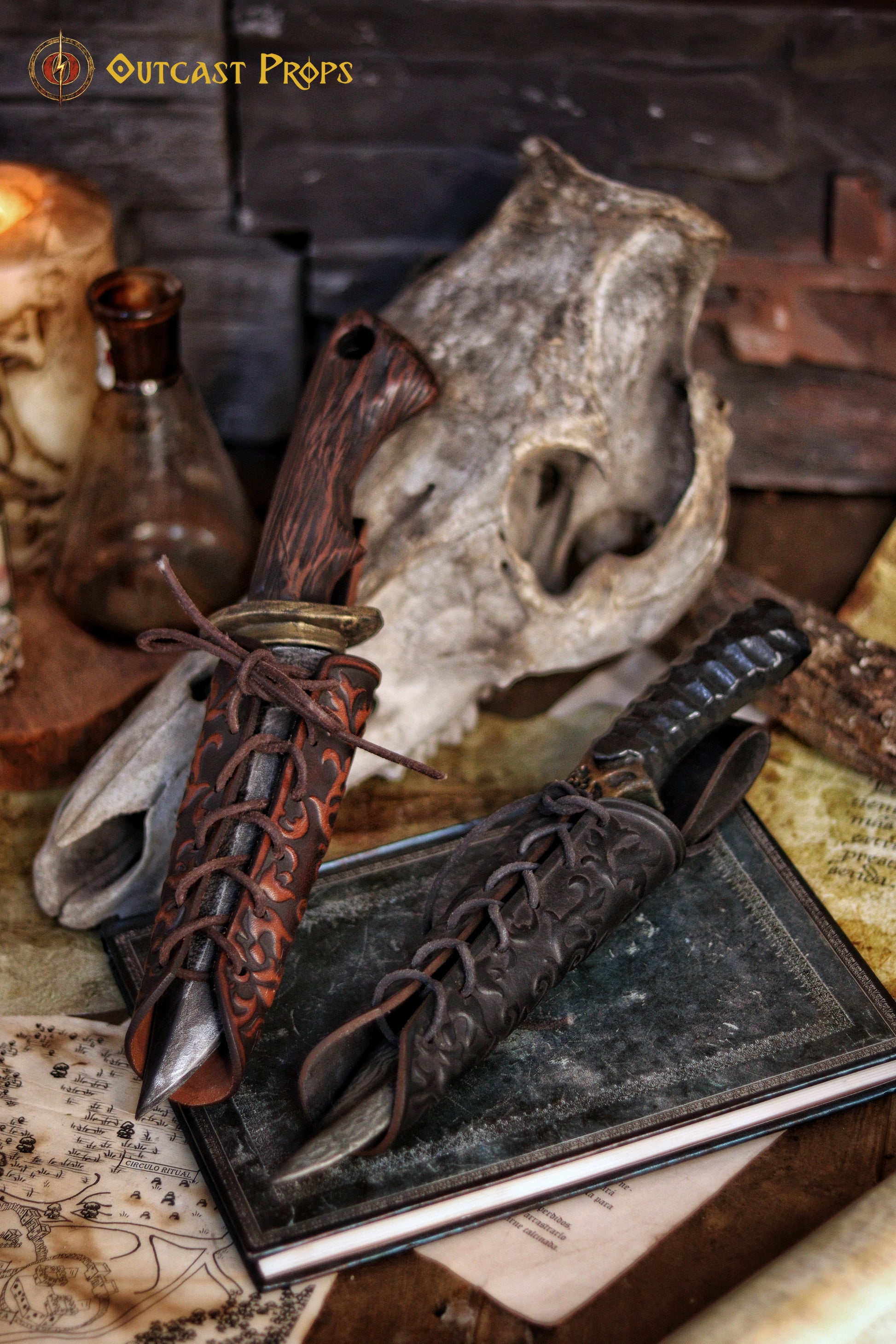 Handmade leather dagger sheath | Ornate LARP scabbard | Viking, medieval, fantasy belt holster for daggers | Ren Faire cosplay accessory