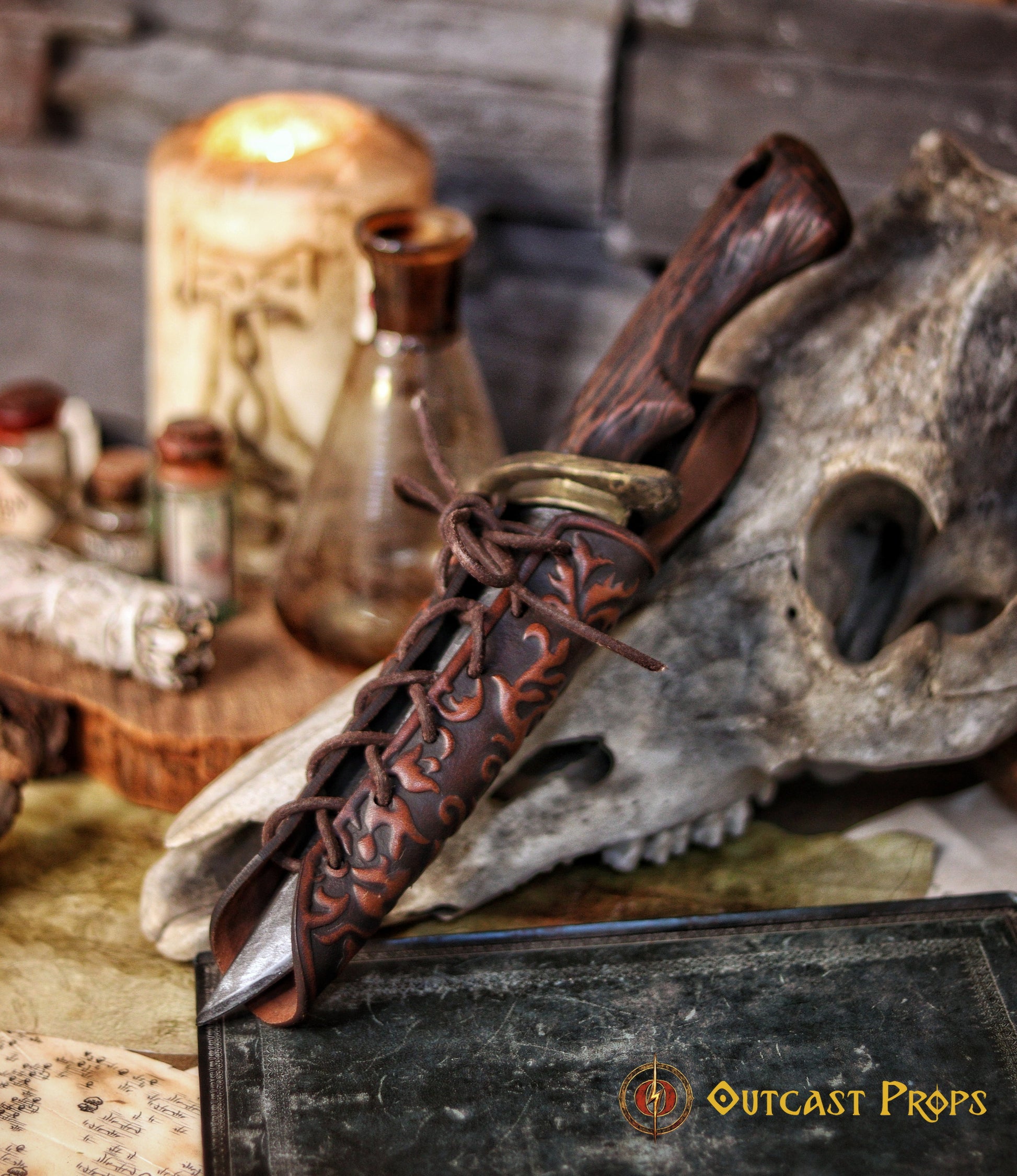 Handmade leather dagger sheath | Ornate LARP scabbard | Viking, medieval, fantasy belt holster for daggers | Ren Faire cosplay accessory