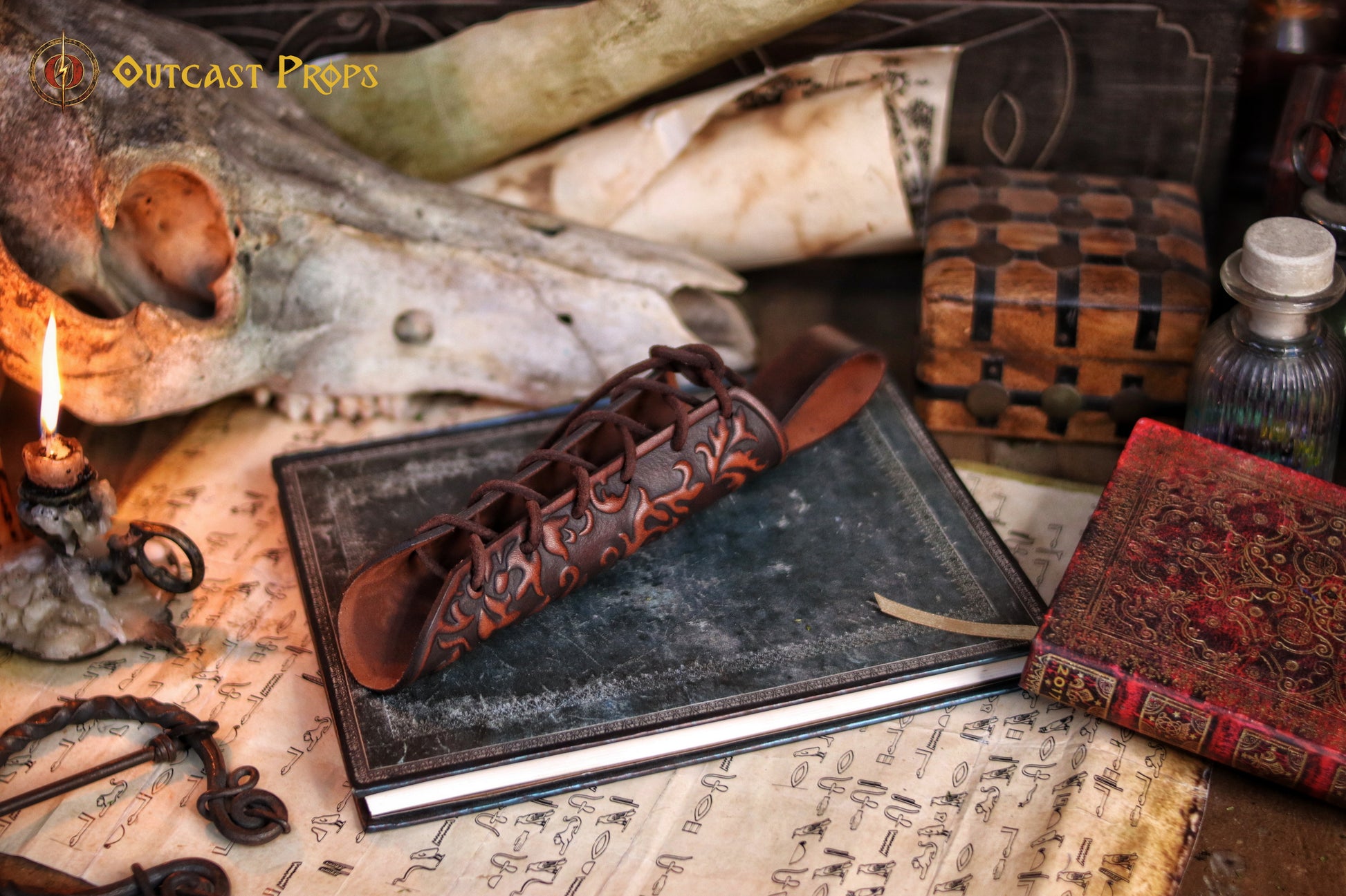 Handmade leather dagger sheath | Ornate LARP scabbard | Viking, medieval, fantasy belt holster for daggers | Ren Faire cosplay accessory