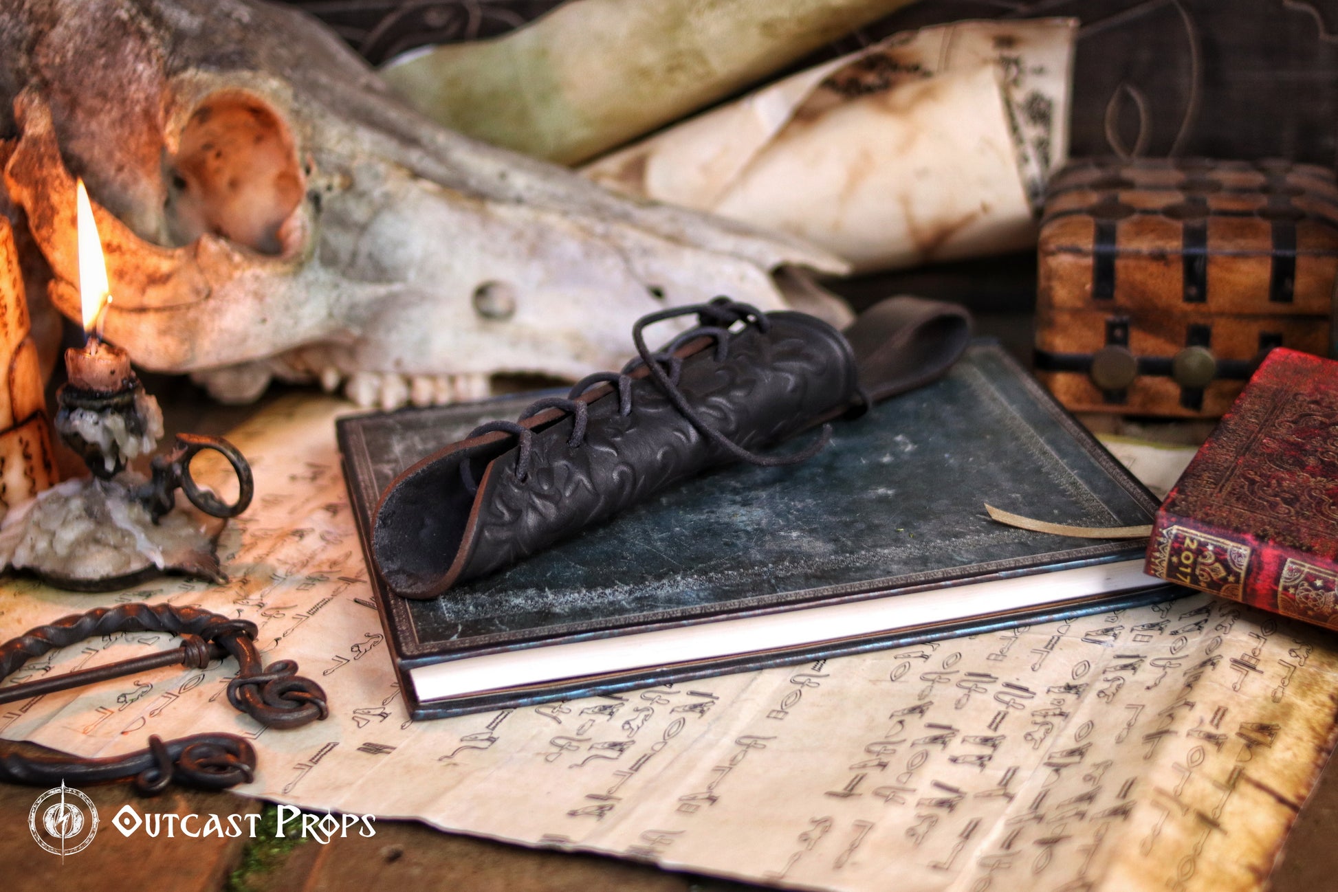 Handmade leather dagger sheath | Ornate LARP scabbard | Viking, medieval, fantasy belt holster for daggers | Ren Faire cosplay accessory