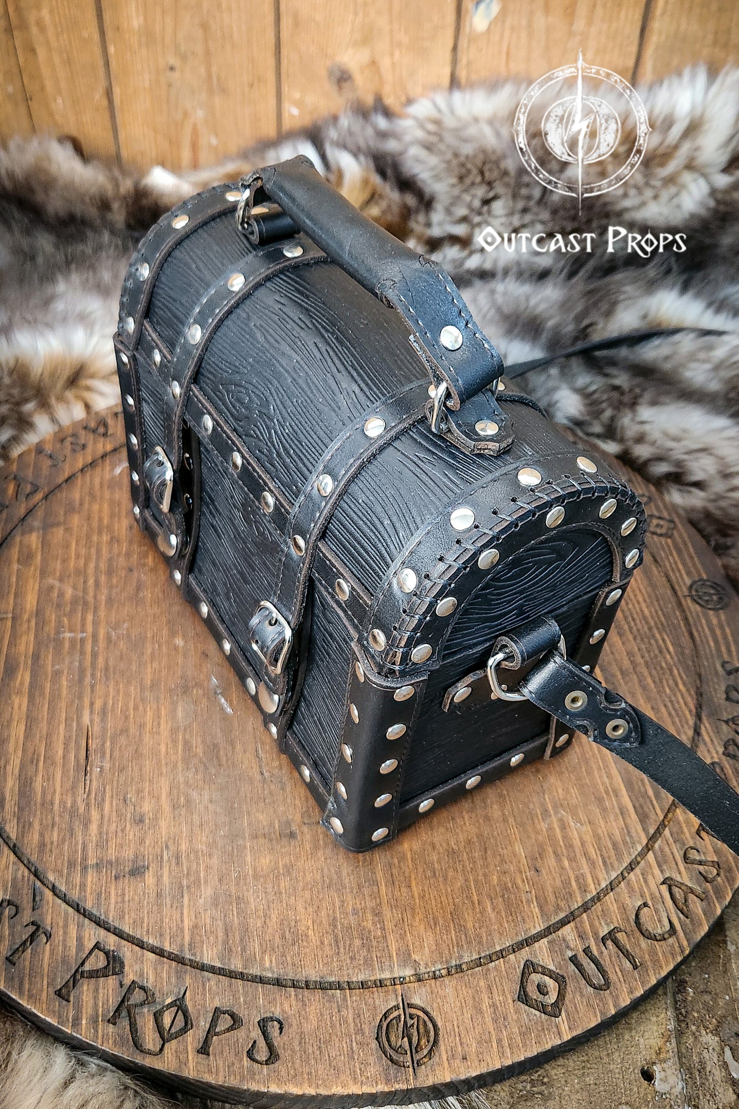 Handcrafted Leather Pirate Chest Purse: Unique Treasure Box Bag for LARP, Cosplay, and Everyday Adventures