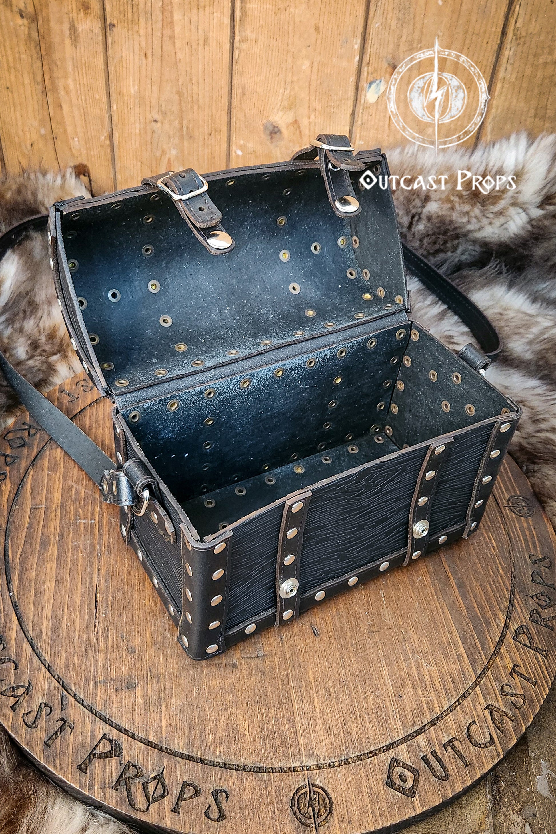 Handcrafted Leather Pirate Chest Purse: Unique Treasure Box Bag for LARP, Cosplay, and Everyday Adventures