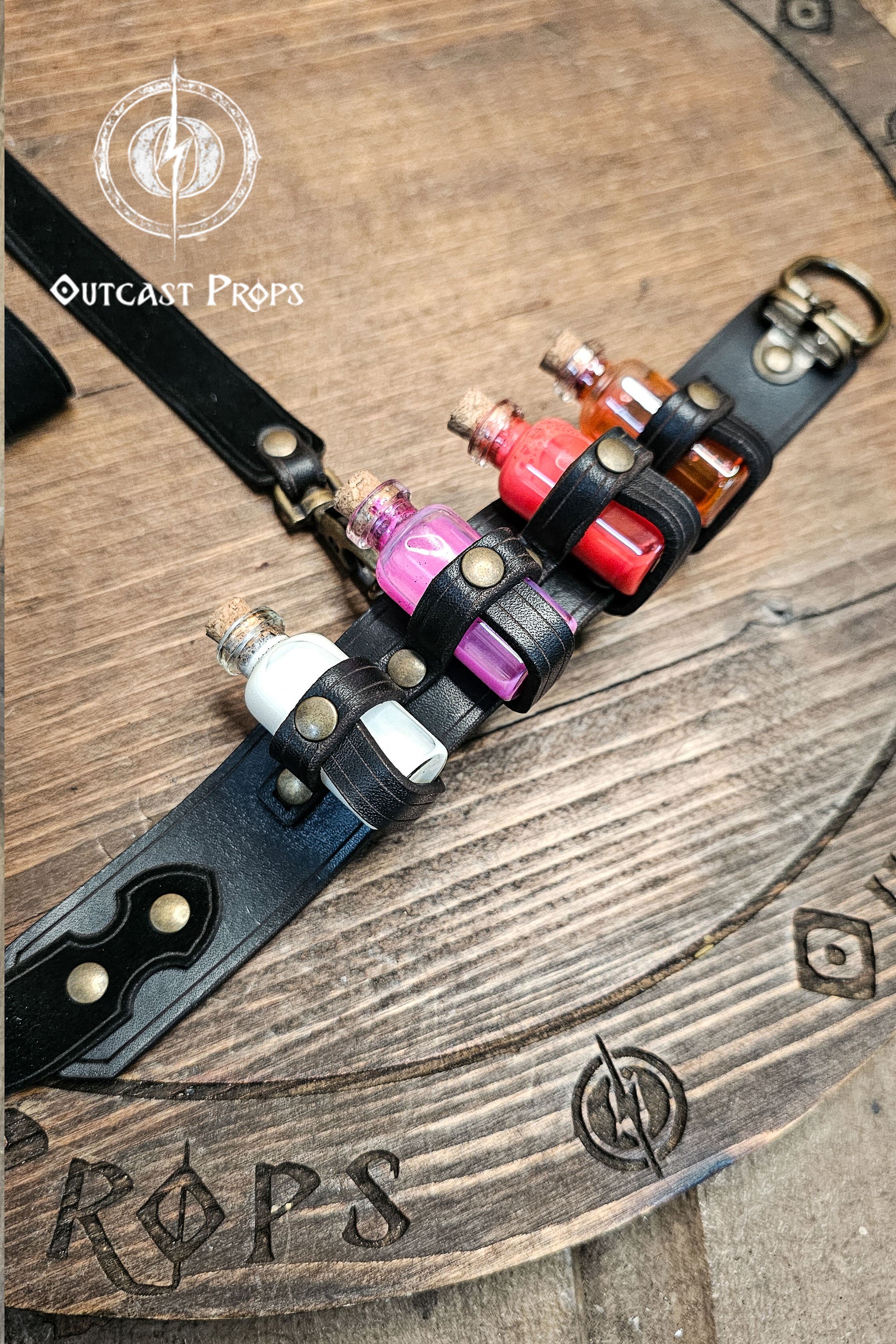 Potion Garter Holster made of natural leather with bottles. Larp. Steampunk. Witch. Alchemy. Occult. Medieval. Cosplay. Many colors. Unisex.