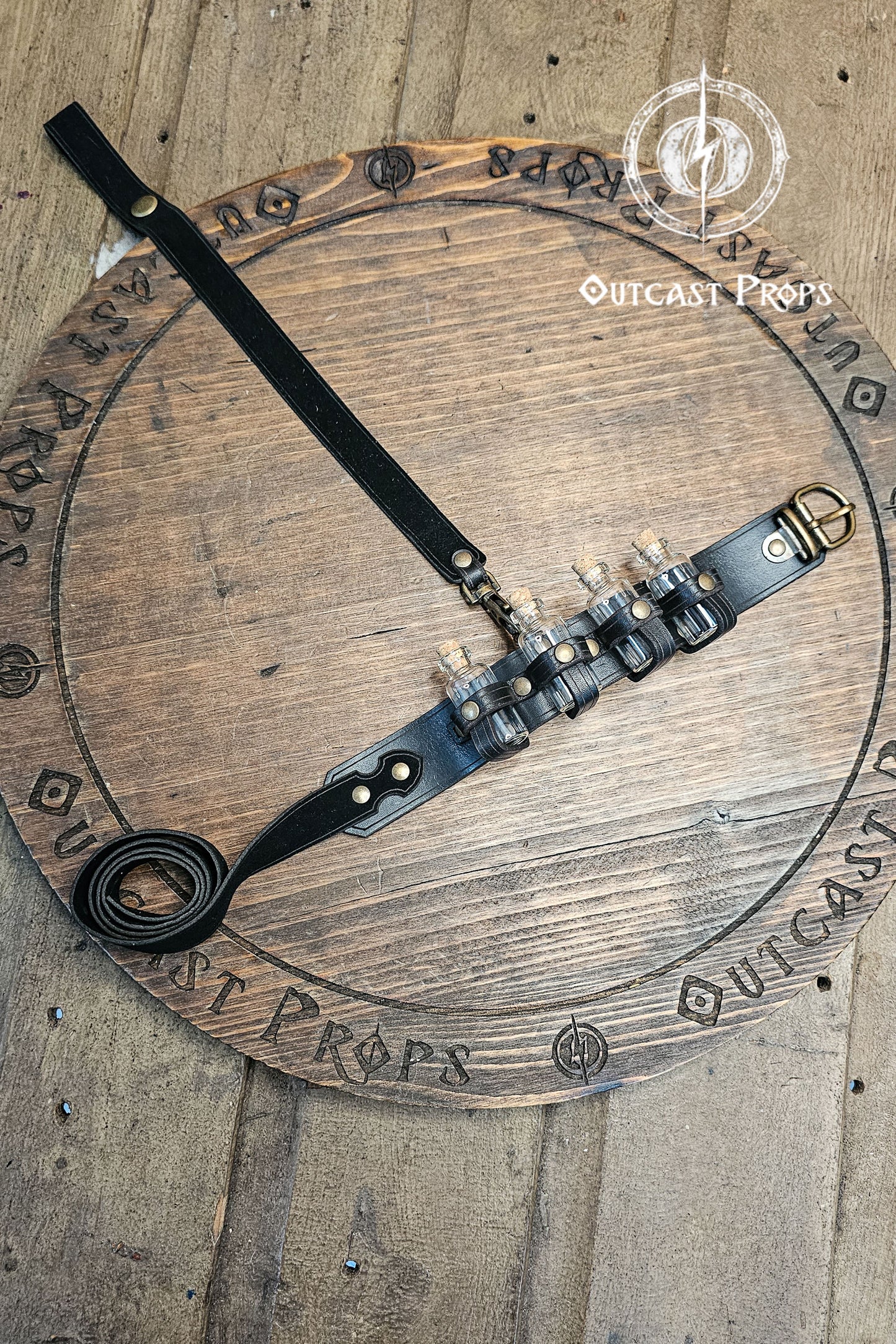 Potion Garter Holster made of natural leather with bottles. Larp. Steampunk. Witch. Alchemy. Occult. Medieval. Cosplay. Many colors. Unisex.