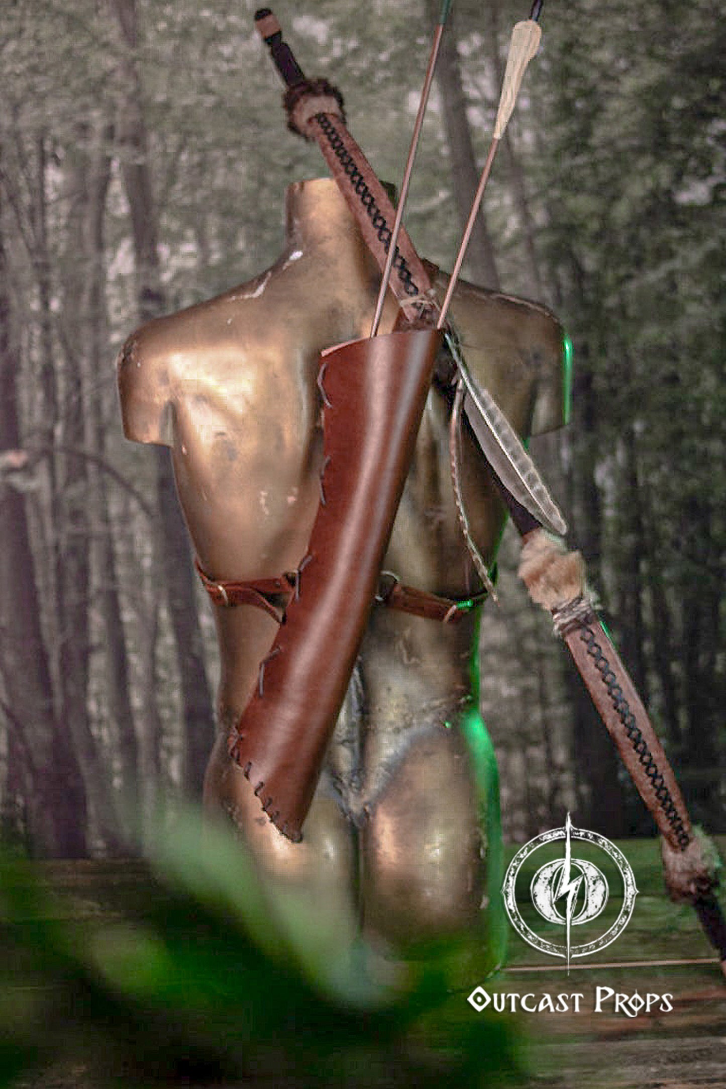 The leather quiver seen from behind on a metallic mannequin posed in a forest-like setting. Arrows and a fur-wrapped bow accompany the scene. This setup is ideal for fans of larp archery quiver styles, elven quiver aesthetics, and fantasy costume builds. Rugged, beautiful, and handcrafted for immersive cosplay and elf armor collections.