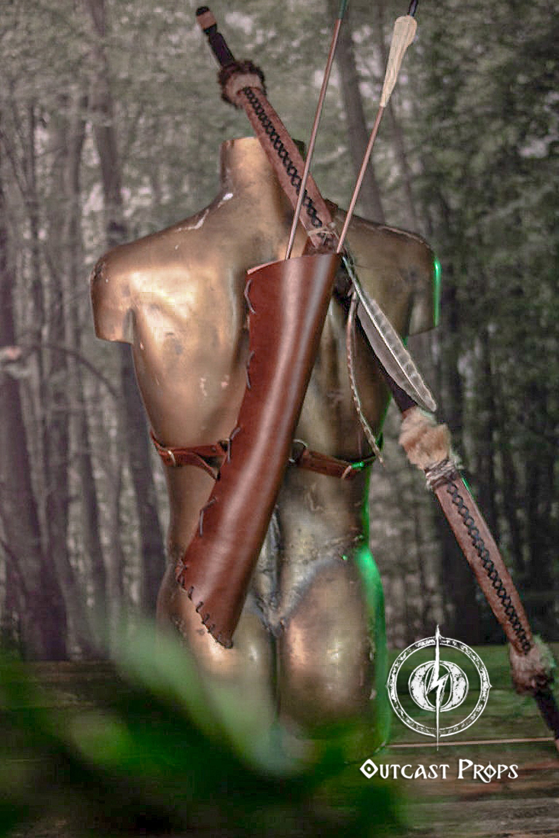 The leather quiver seen from behind on a metallic mannequin posed in a forest-like setting. Arrows and a fur-wrapped bow accompany the scene. This setup is ideal for fans of larp archery quiver styles, elven quiver aesthetics, and fantasy costume builds. Rugged, beautiful, and handcrafted for immersive cosplay and elf armor collections.