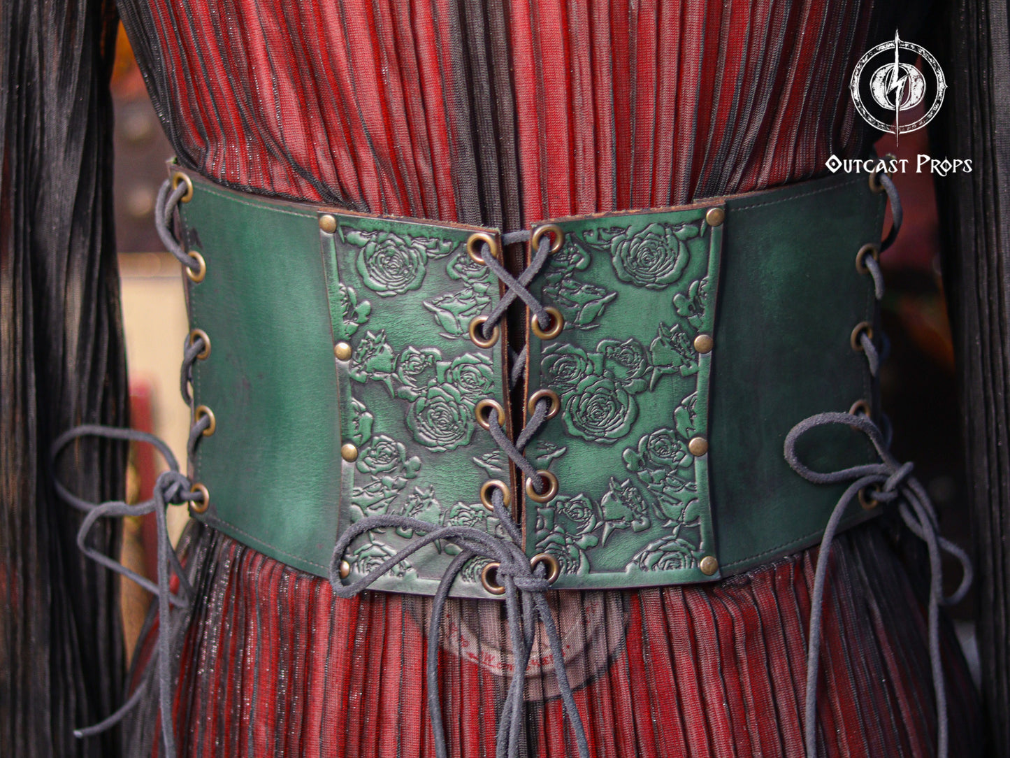 Elegant Floral Roses Underbust Leather Pirate Corset - Handcrafted Rose Design for Larp, Reinassande Faire & Gothic Cosplay Fae Costume