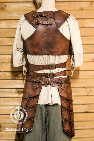 Back view of women’s leather armor set with double shoulder straps and layered tassets. Ideal for LARP or fantasy cosplay, this handcrafted piece offers comfort and realism with aged textures and precise stitching, enhancing medieval or viking outfits.