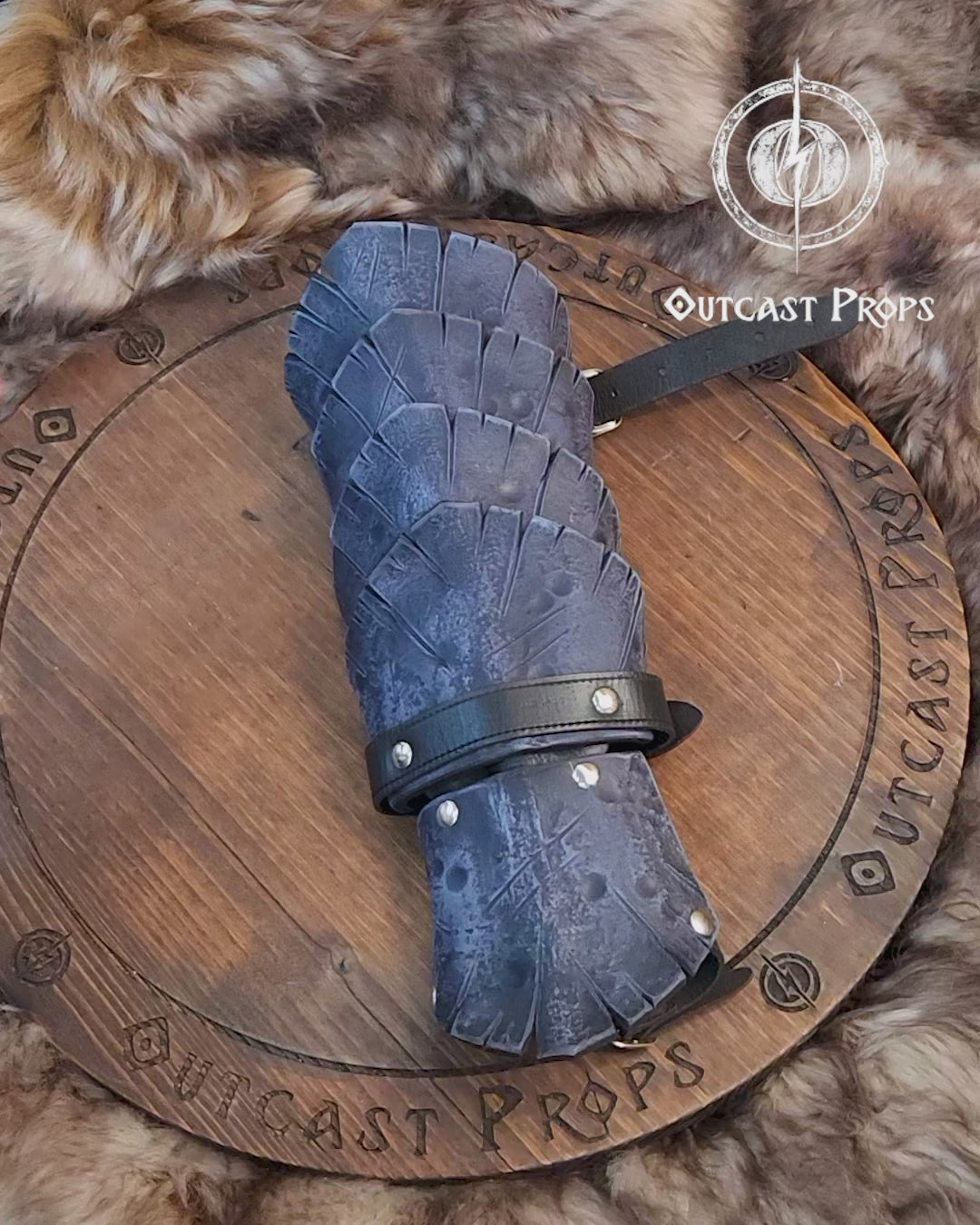 Dragon Scale Leather Bracer: LARP Cosplay Armor for Fantasy Warriors, Orcs, Archers - Handmade Medieval Costume