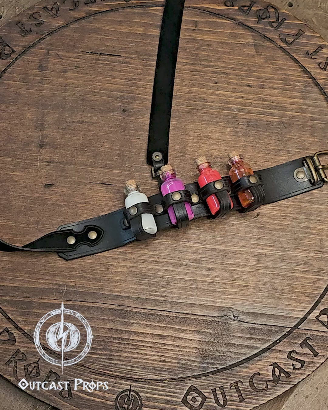 Potion Garter Holster made of natural leather with bottles. Larp. Steampunk. Witch. Alchemy. Occult. Medieval. Cosplay. Many colors. Unisex.