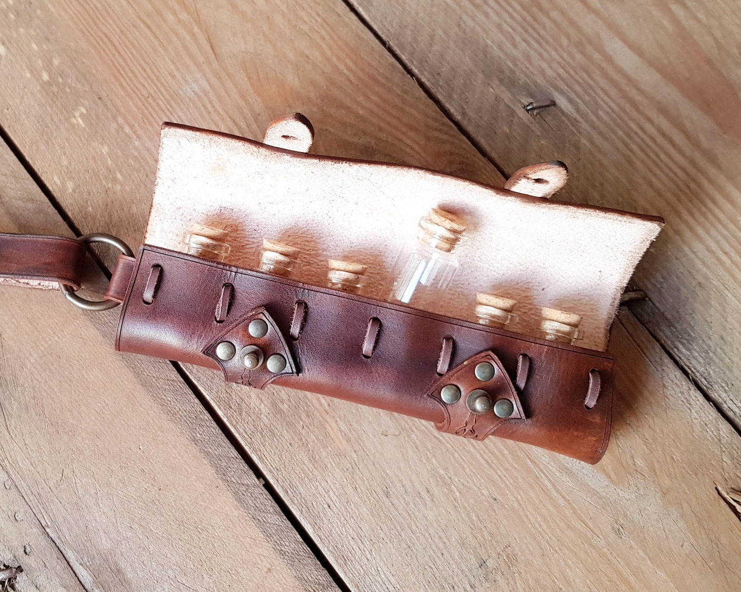 6 Small Potion leather case, vertical belt kit for LARP, Cosplay and Costume. Easily Carry six strong cristal bottle with cork