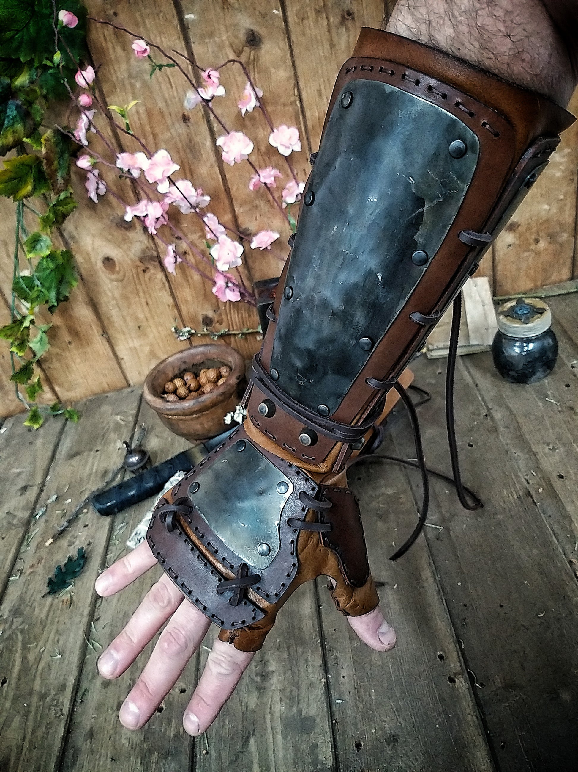 Samurai armor iron bracers, Samurai cosplay armoured leather pair of bracers for larp, leather and Iron bracers for post apocalyptic costume