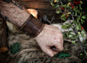 Aegishjalmur Leather Wristband, Galdrastafir Viking Cuff, Ægishjálmr Icelandic rune Helm of Awe leather embossed bracelet, LARP, cosplay