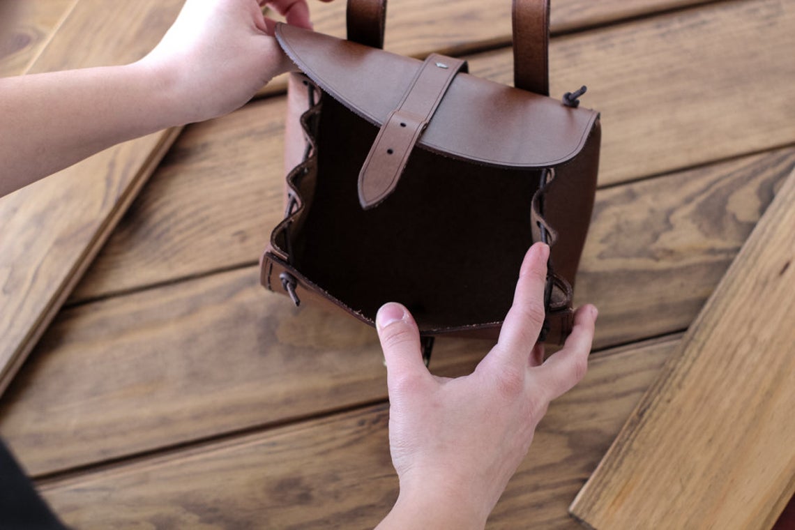 Leather hip bag, belt bag for larp,  medieval purse steampunk, cosplay or fantasy costume. Wide Viking, celtic, elven or dwarf bag