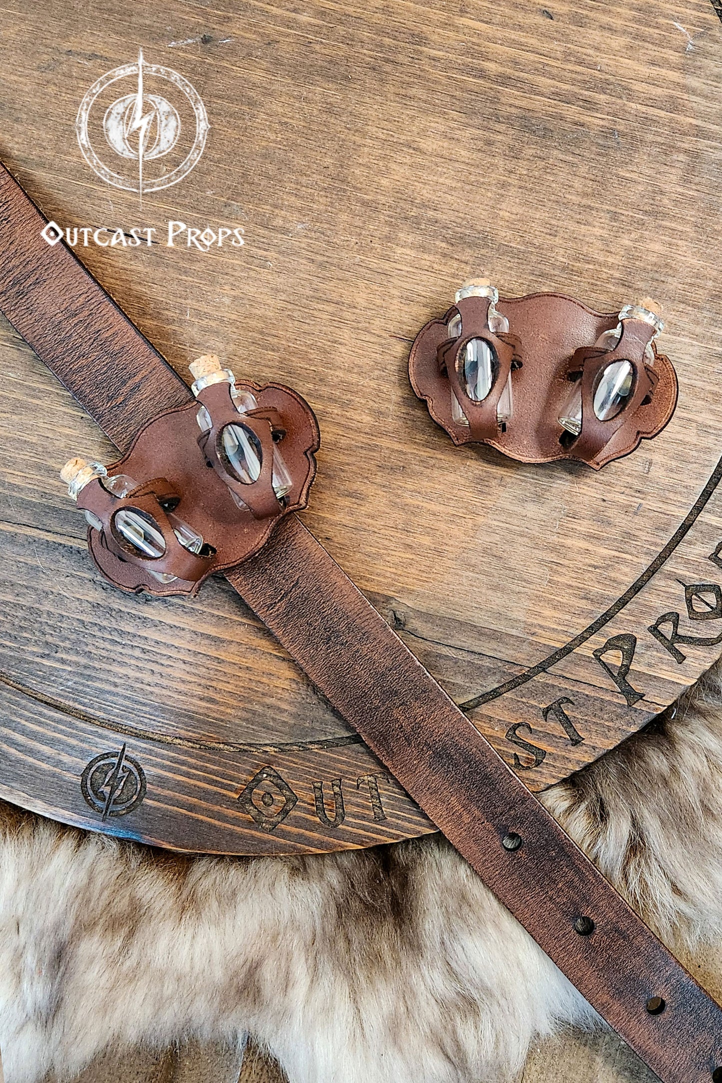 Belt Potion holder for two small bottles. Made of leather for adventurers, steampunk, alchemist, healers, cosplay or just to keep spices