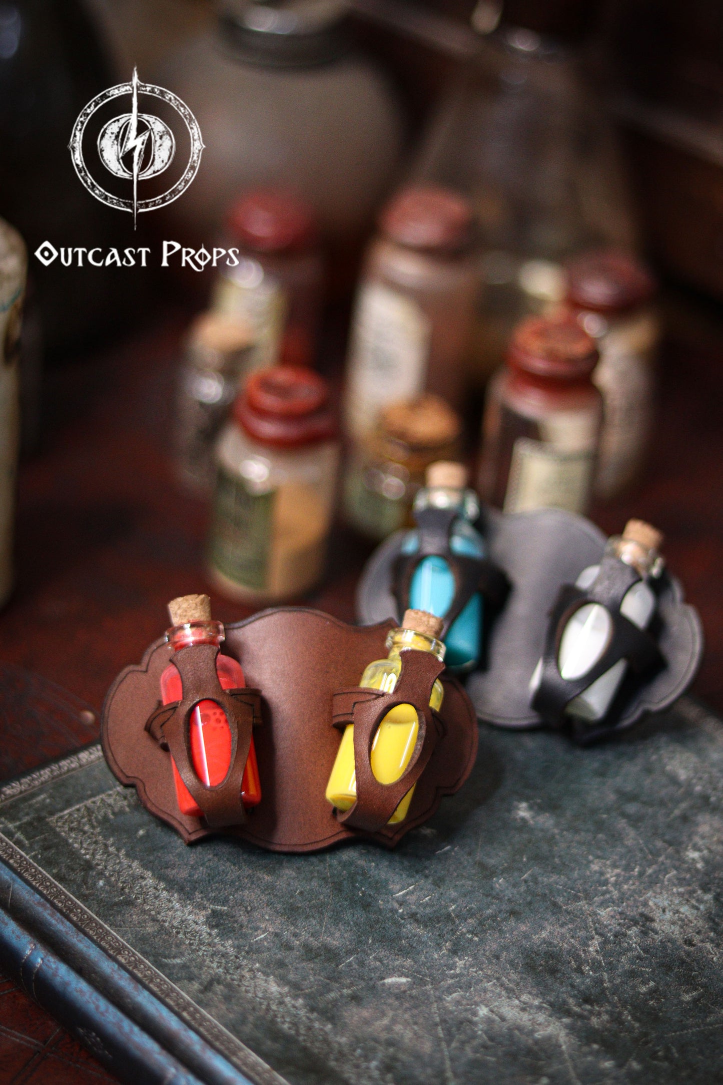 Belt Potion holder for two small bottles. Made of leather for adventurers, steampunk, alchemist, healers, cosplay or just to keep spices