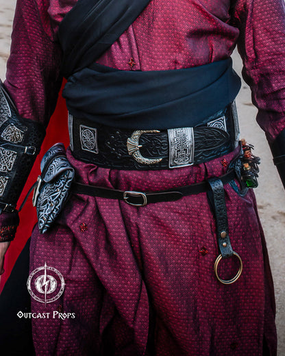 Person wearing a detailed belt with decorative elements and a red garment. 20 Plain leather belt