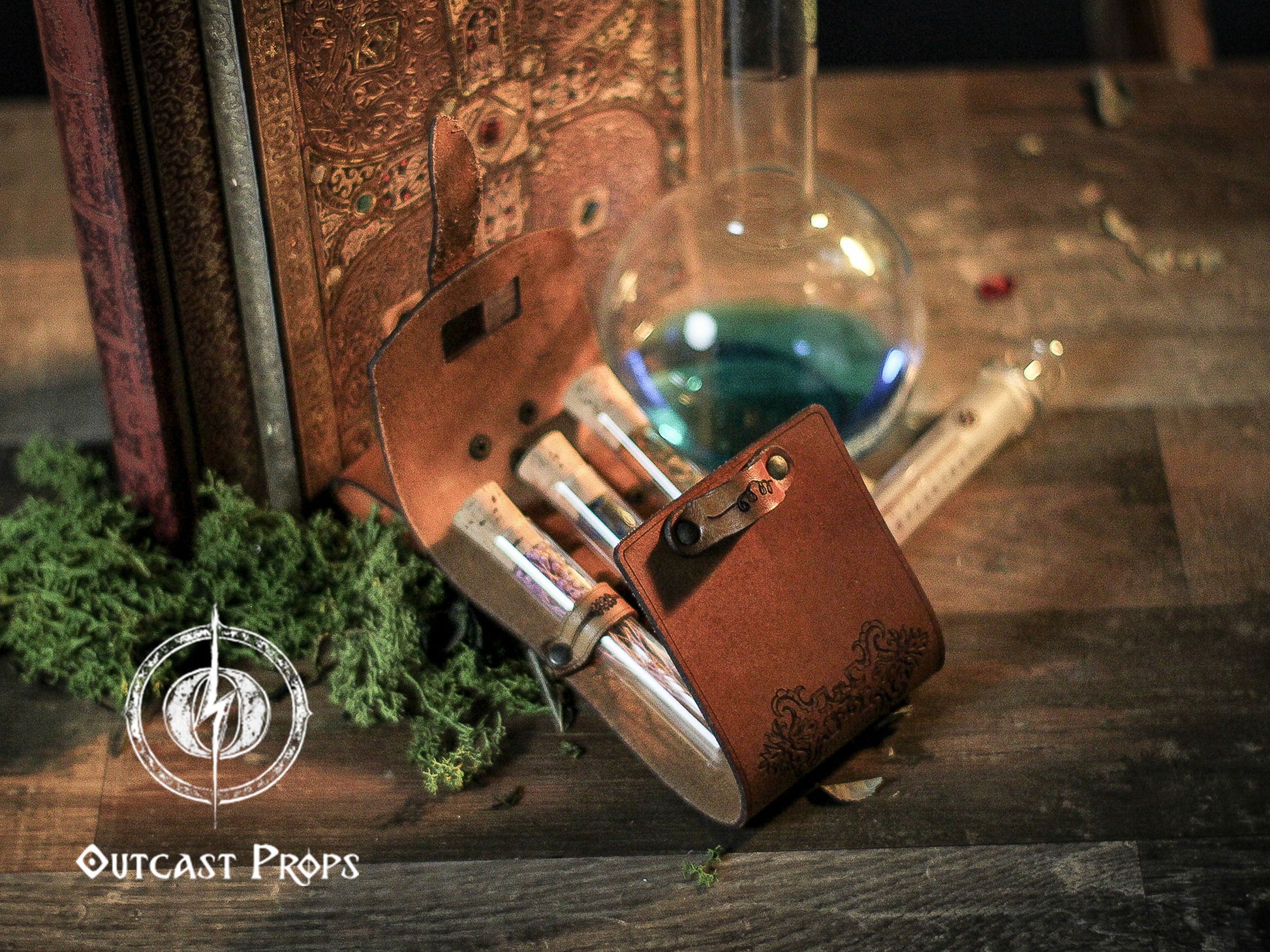 Leather Vial Case for 3 plastic vials. Adventurers, steampunk, alchemist, healers, cosplay or just to keep spices