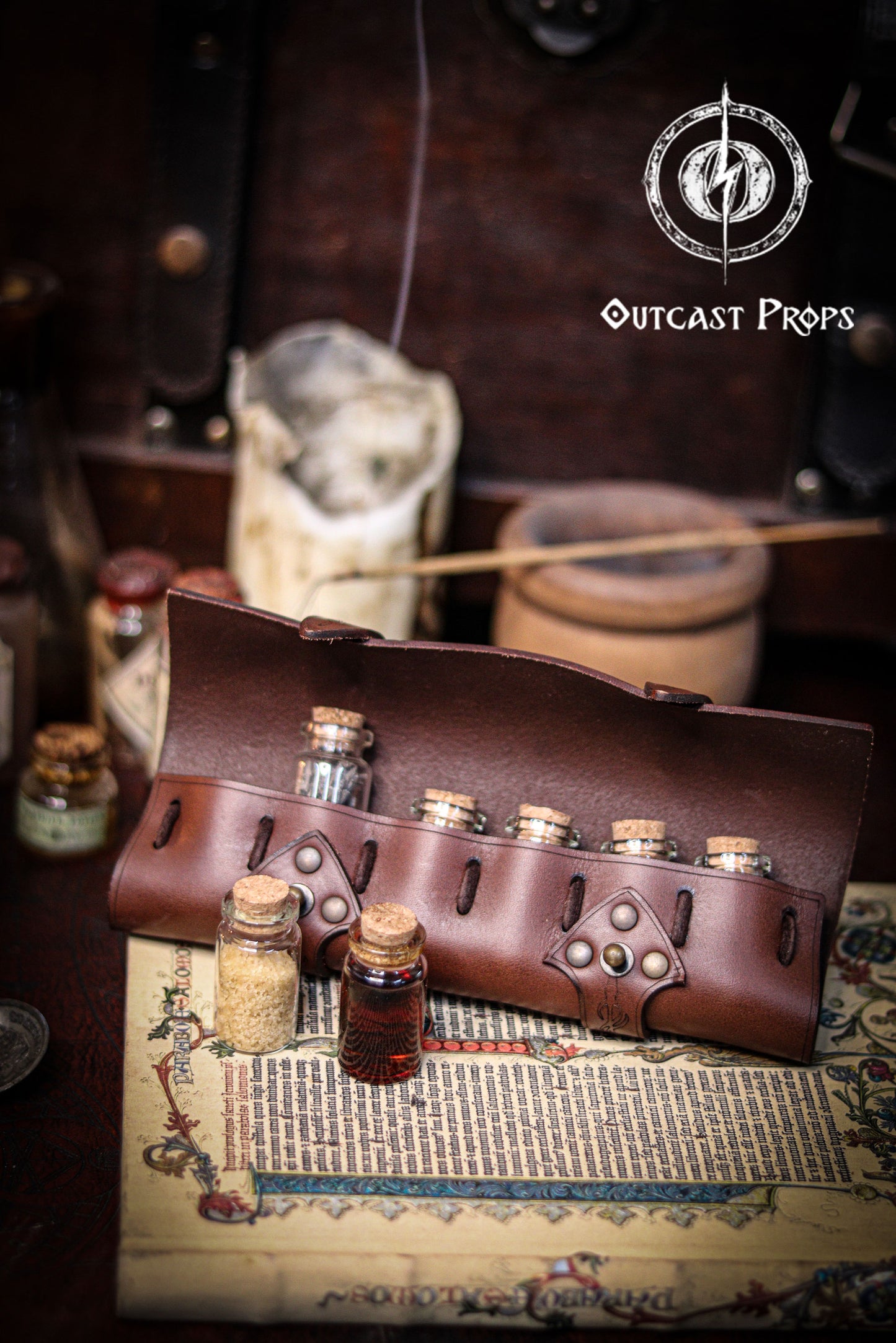 6 Small Potion leather case, vertical belt kit for LARP, Cosplay and Costume. Easily Carry six strong cristal bottle with cork