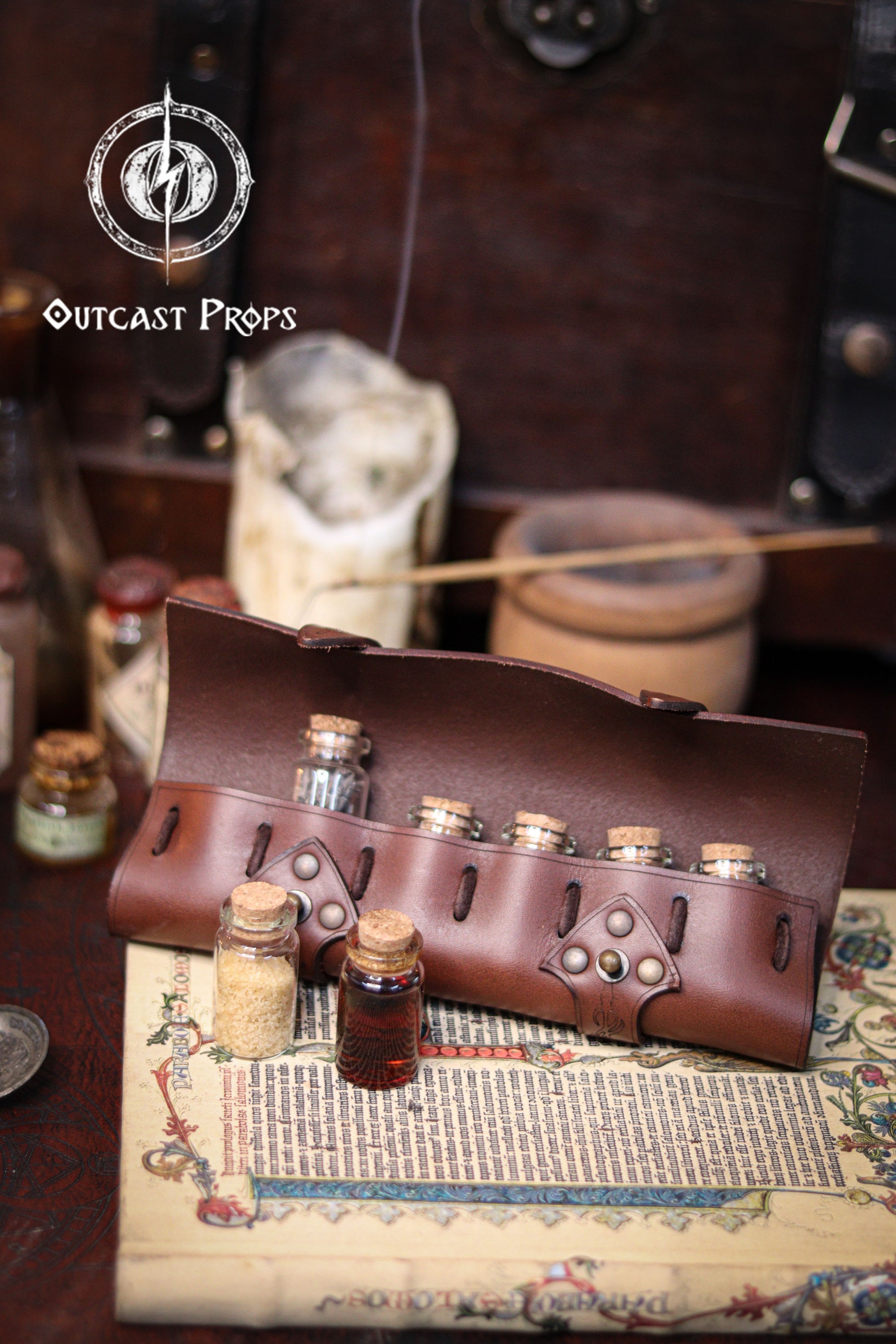 6 Small Potion leather case, vertical belt kit for LARP, Cosplay and Costume. Easily Carry six strong cristal bottle with cork