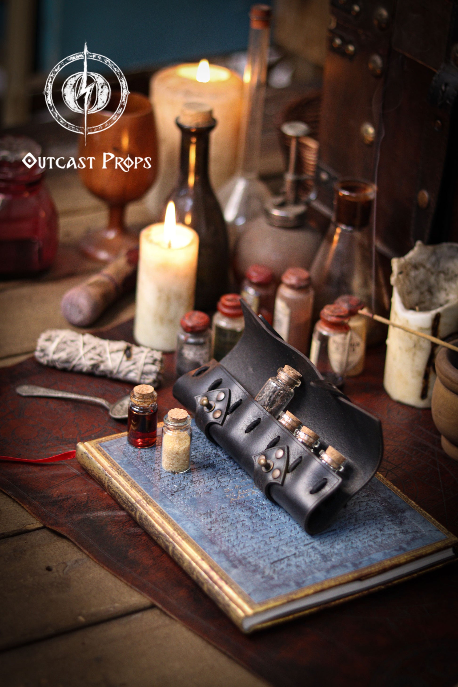 6 Small Potion leather case, vertical belt kit for LARP, Cosplay and Costume. Easily Carry six strong cristal bottle with cork