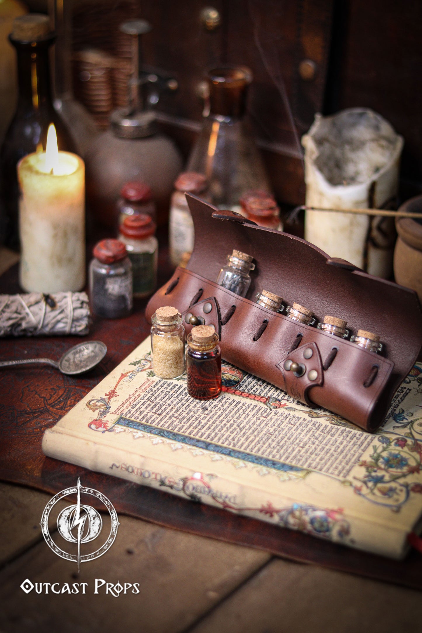 6 Small Potion leather case, vertical belt kit for LARP, Cosplay and Costume. Easily Carry six strong cristal bottle with cork