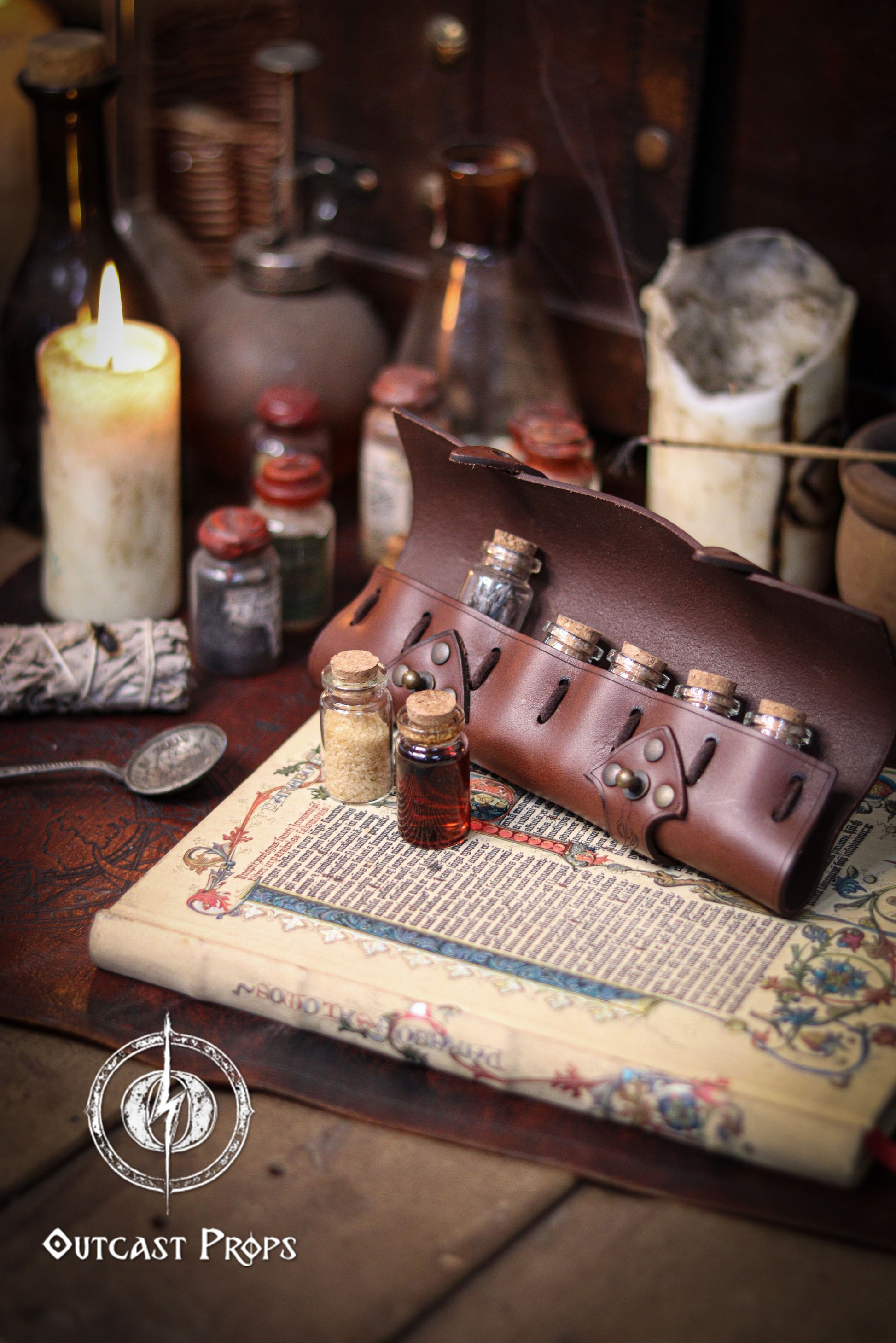 6 Small Potion leather case, vertical belt kit for LARP, Cosplay and Costume. Easily Carry six strong cristal bottle with cork