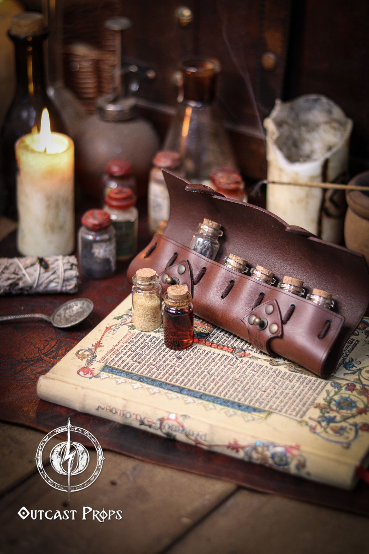 6 Small Potion leather case, vertical belt kit for LARP, Cosplay and Costume. Easily Carry six strong cristal bottle with cork