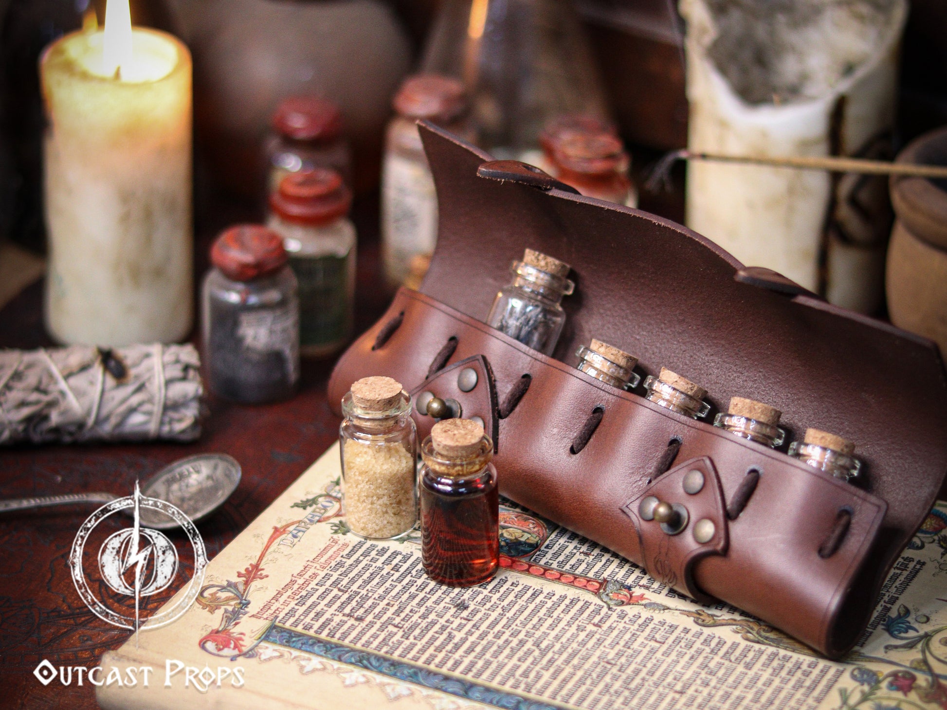 6 Small Potion leather case, vertical belt kit for LARP, Cosplay and Costume. Easily Carry six strong cristal bottle with cork