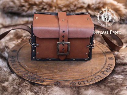 Alchemist leather larp Bag Potion Set for steampunk, alchemist costume, mage, witch, chef, healer or assassin cosplay. Natural Leather Bag