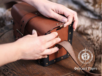 Alchemist leather larp Bag Potion Set for steampunk, alchemist costume, mage, witch, chef, healer or assassin cosplay. Natural Leather Bag