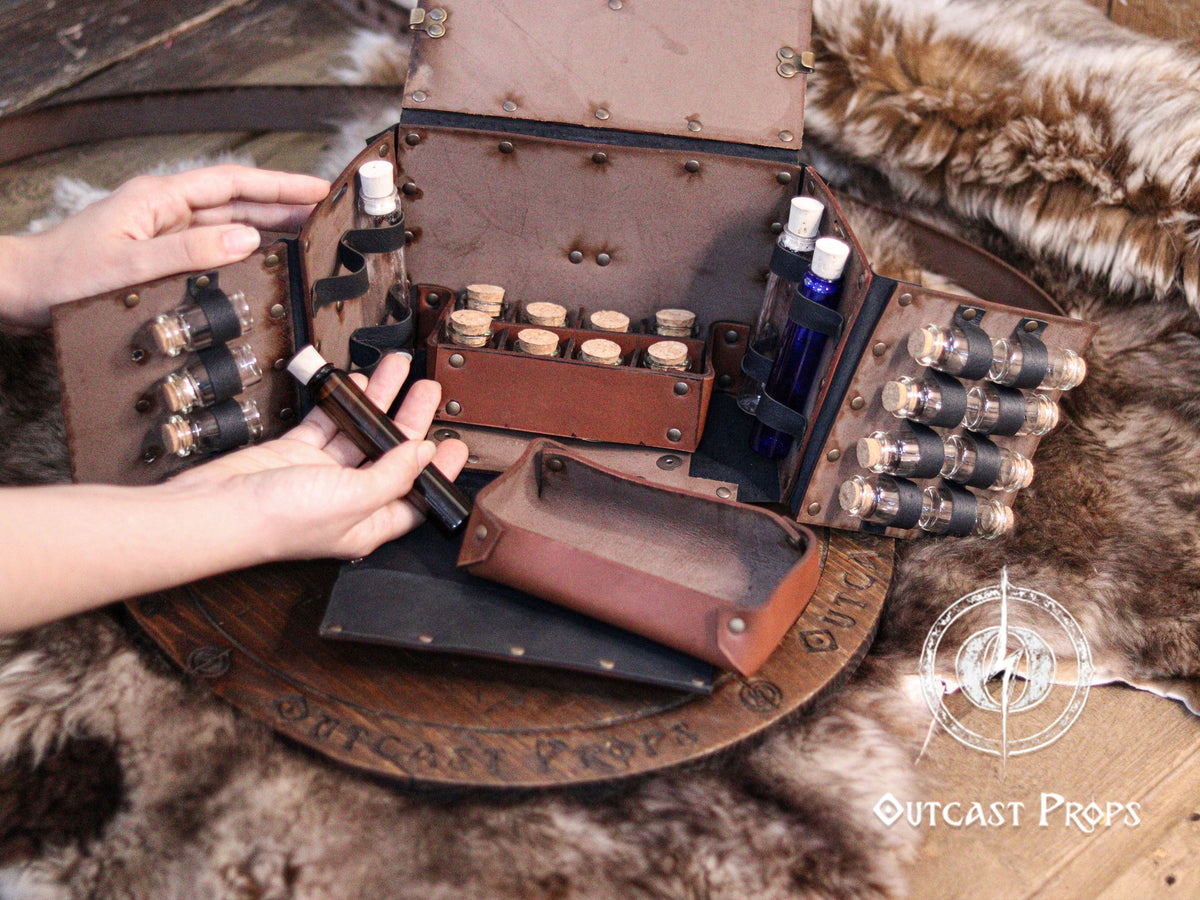 Alchemist leather larp Bag Potion Set for steampunk, alchemist costume, mage, witch, chef, healer or assassin cosplay. Natural Leather Bag
