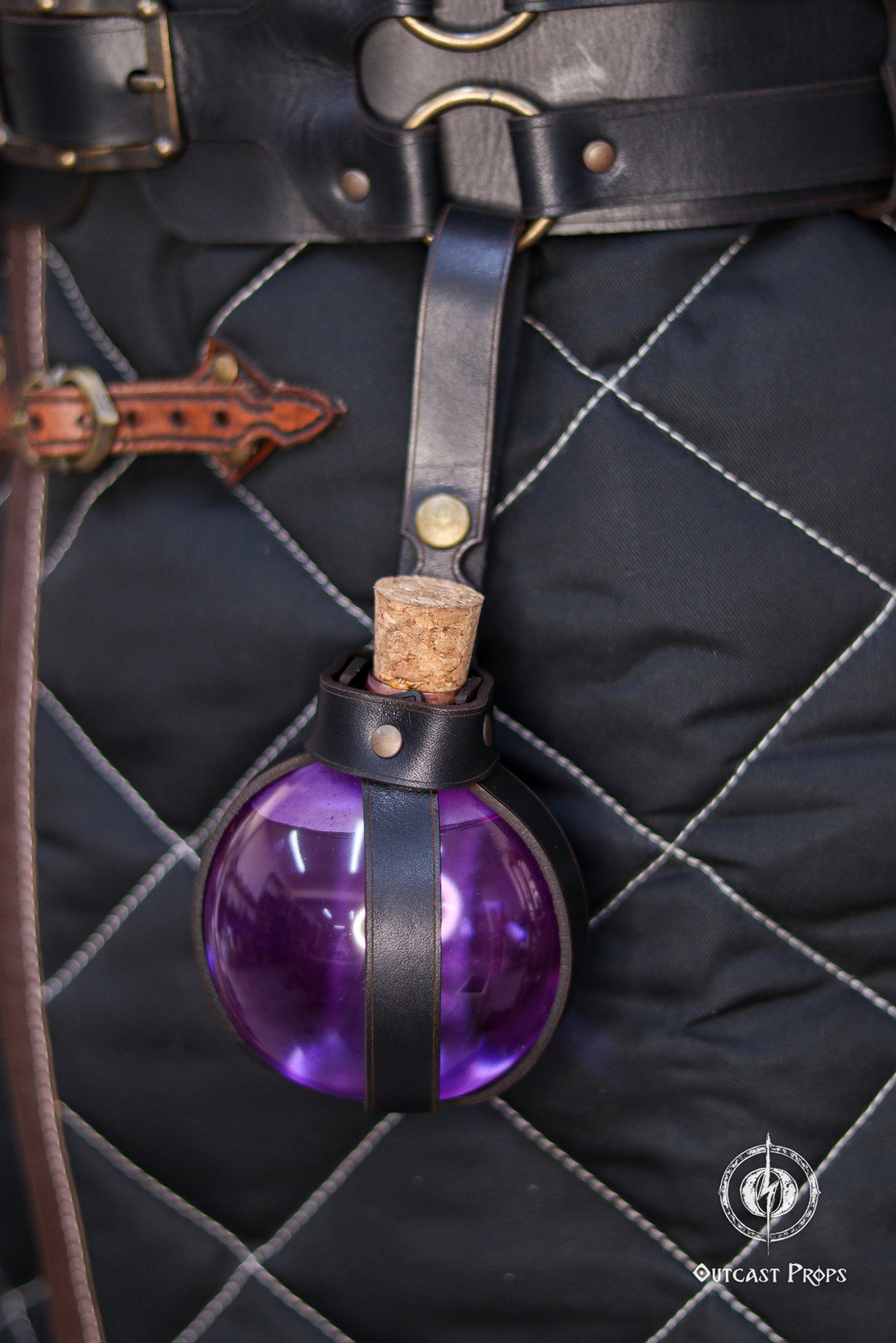 Potion Bottle with Leather Holder - No crystal