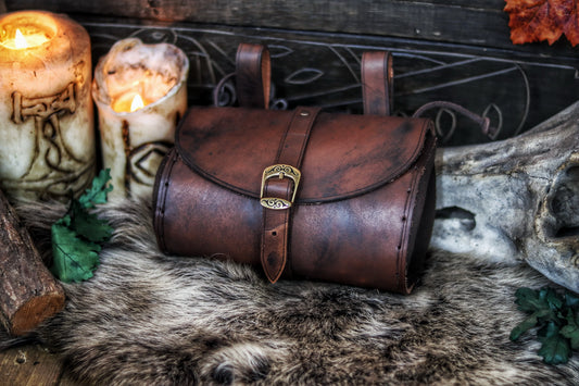 Aged Leather hip bag, belt bag for larp, medieval purse steampunk, cosplay or fantasy costume. Wide Viking, celtic, elven or dwarf bag