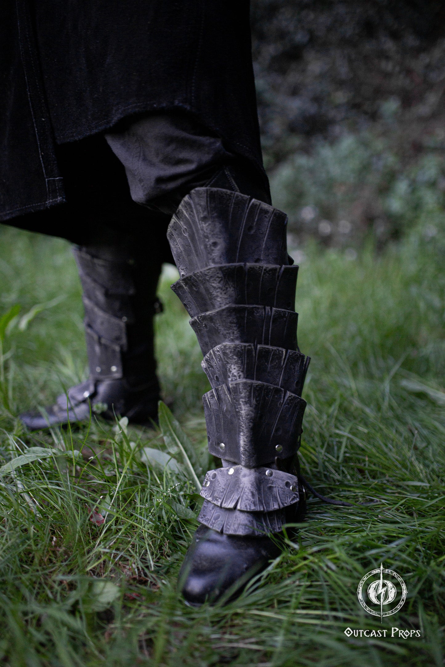 Dragon Scales Leather Greaves