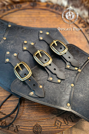 Leather underbust with embossed design and gold buckles on a wooden background. Leather Corset. Elegant underbust por cosplay and larp. Pirate corset. Pirate underbust. 