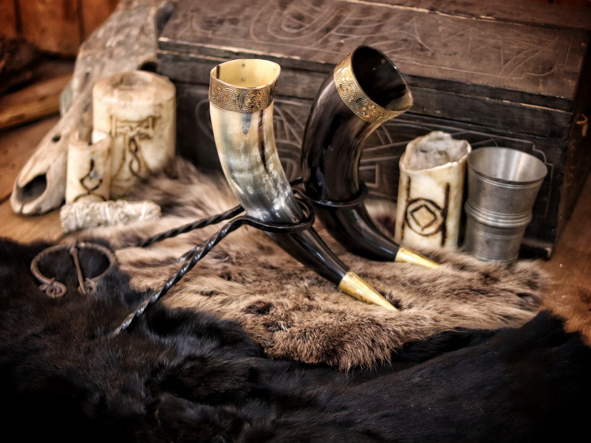 Drinking Horn with Brass Rim 30-35cm & Iron Stand
