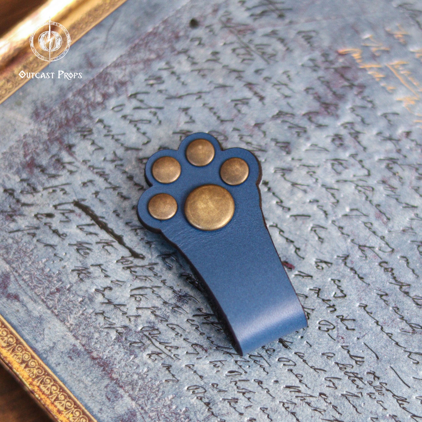 Paw cable organizer