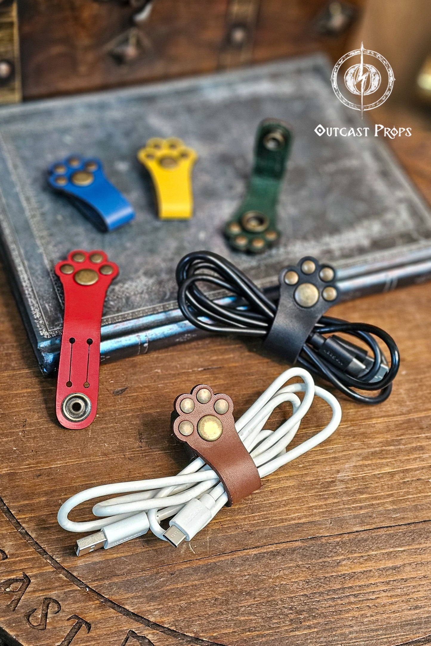 Paw cable organizer